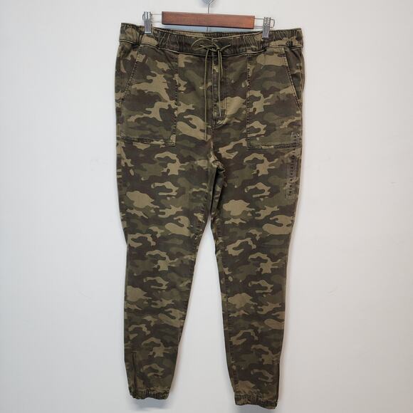 American Eagle Camouflage Jogger Pants Size 18L Pockets Elastic Waist Zip Ankle - Picture 1 of 13